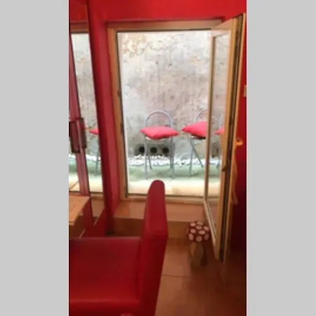 Elena Red Dowtown Apartment Split